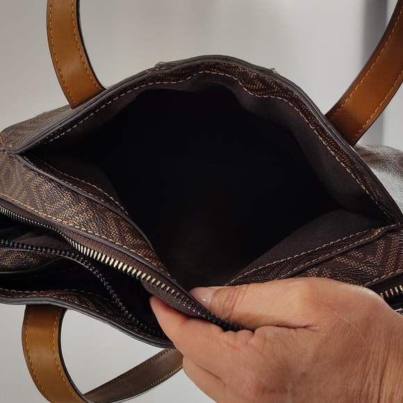 Liz Claiborne Brown Shoulder Bag 3 Sections Middle Zip Top Firm Standing - Picture 8 of 10